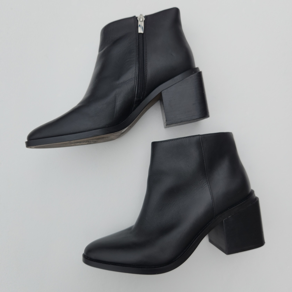 Vince Camuto Kelmi Leather Black Ankle Booties Size 8.5 - Picture 2 of 15